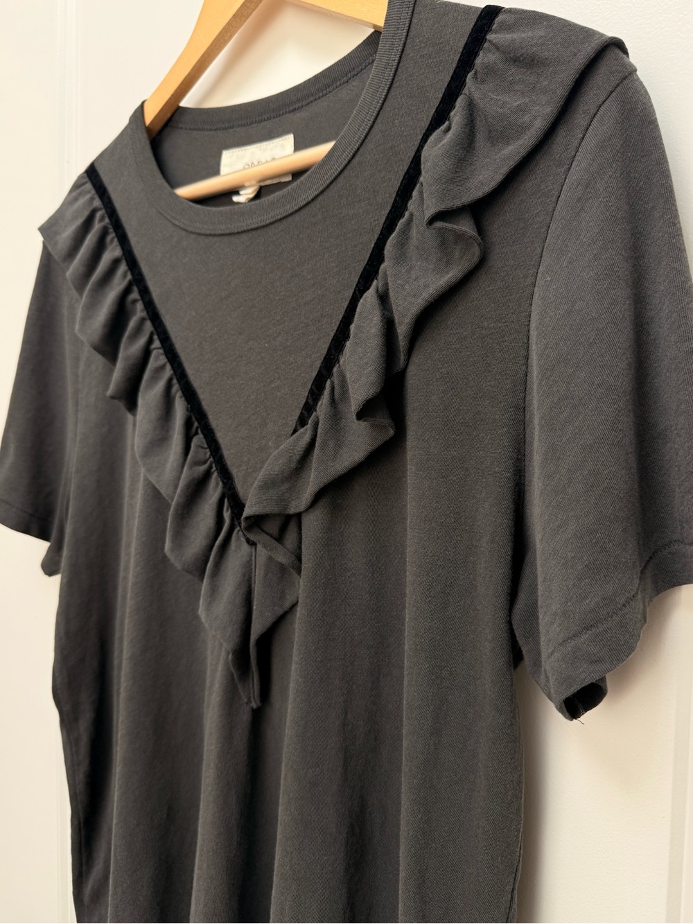 THE GREAT. Grey Ribbon Tuxedo Ruffle T-Shirt Size 2 - Picture 4 of 9